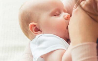 Peut-on allaiter avec des prothèses mammaires ?